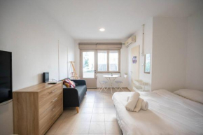 Studio Apt next to the beach
